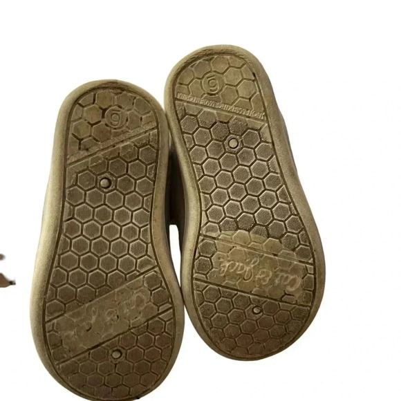 Cat & Jack size 6 sneakers - Picture 3 of 4